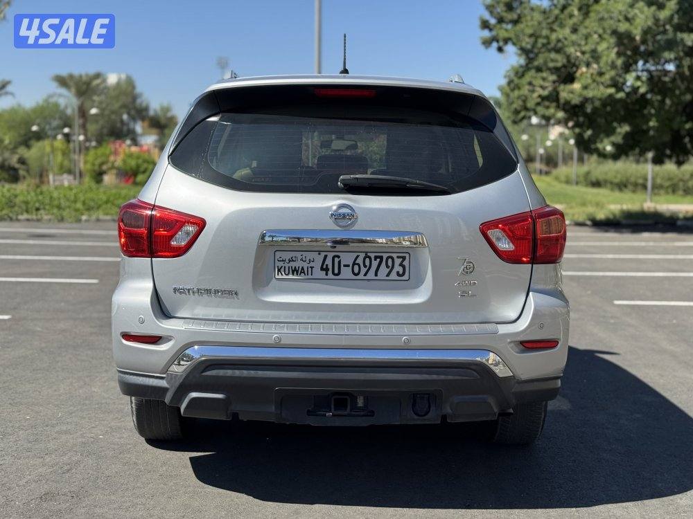 للبيع نيسان باثفايندر SL موديل 2018 كامل المواصفات  / 4WD5