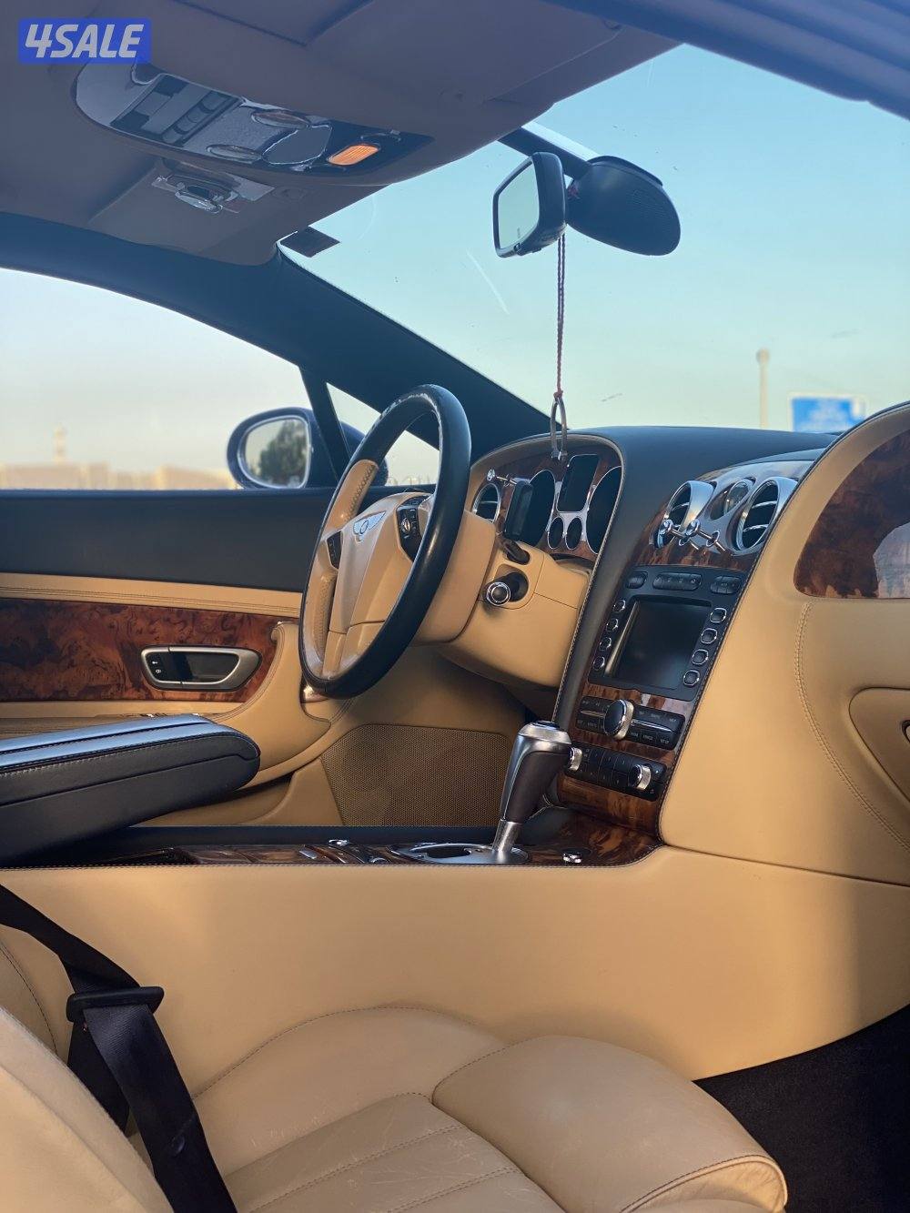 للبيع بينتلي كونتننتال GT / موديل 2009 / بحالة ممتازة10