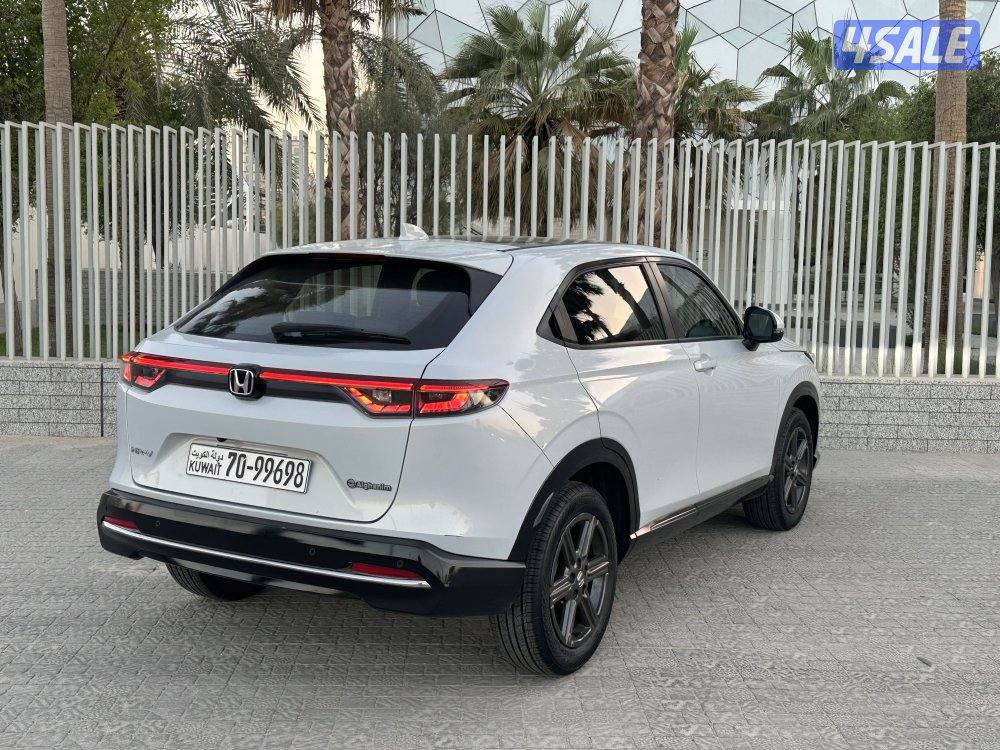 هوندا HR-V-2023 الدرجة الأولى بانوراما.. صبغ الوكالة2