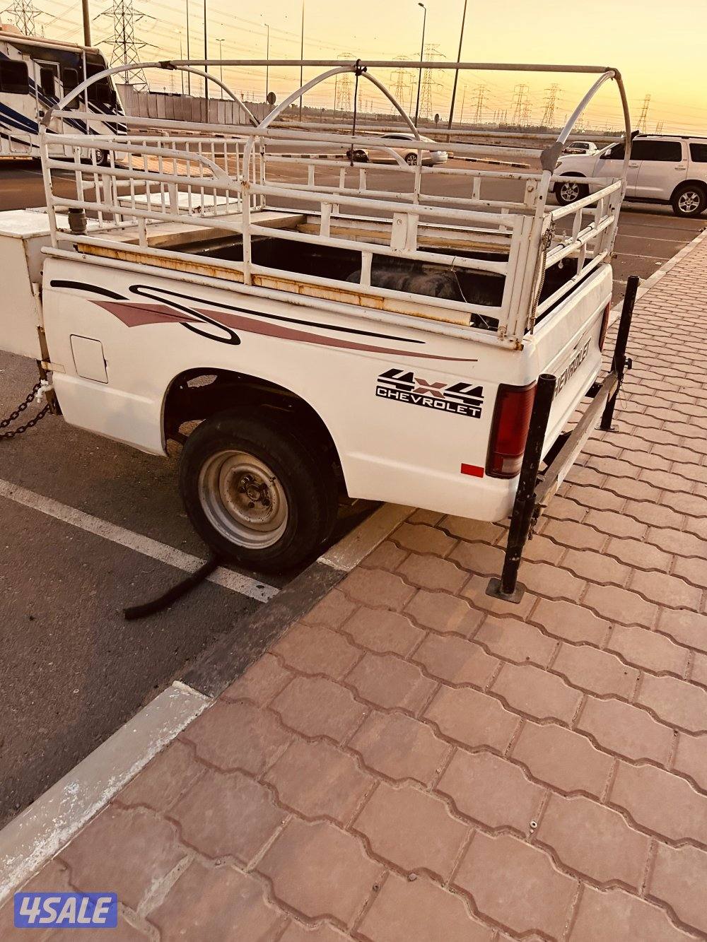 للبيع قلص الوانيت فيه تانكي استيل حنفيه عدد ٢ يمين  يسار مخازن ٣2