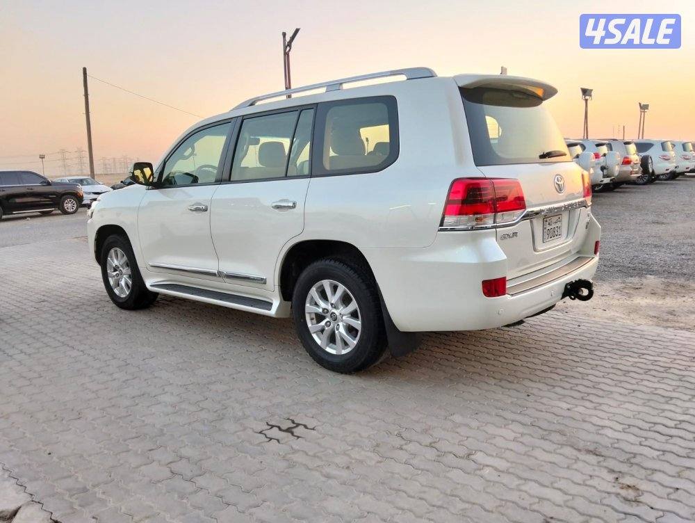 لاندكروزر 8 سلندر2