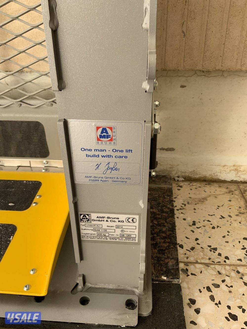 للبيع رافعة كرسي متحرك لذوي الاحتياجات الخاصة بحالة كالجديدة وزن ٤٠٠2