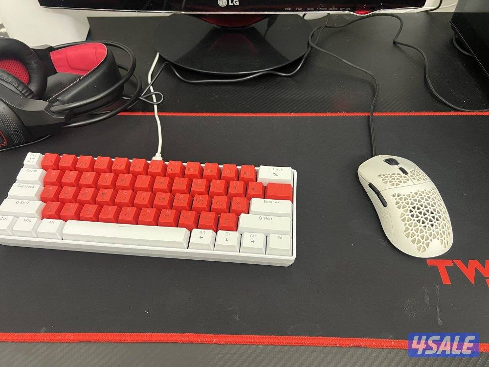 للبيع بي سي و شاشه و كيبورد و ماوس و ماوس باد للتواصل واتساب1