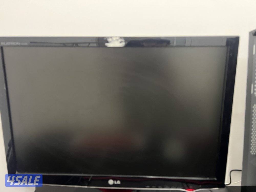 للبيع بي سي و شاشه و كيبورد و ماوس و ماوس باد للتواصل واتساب2