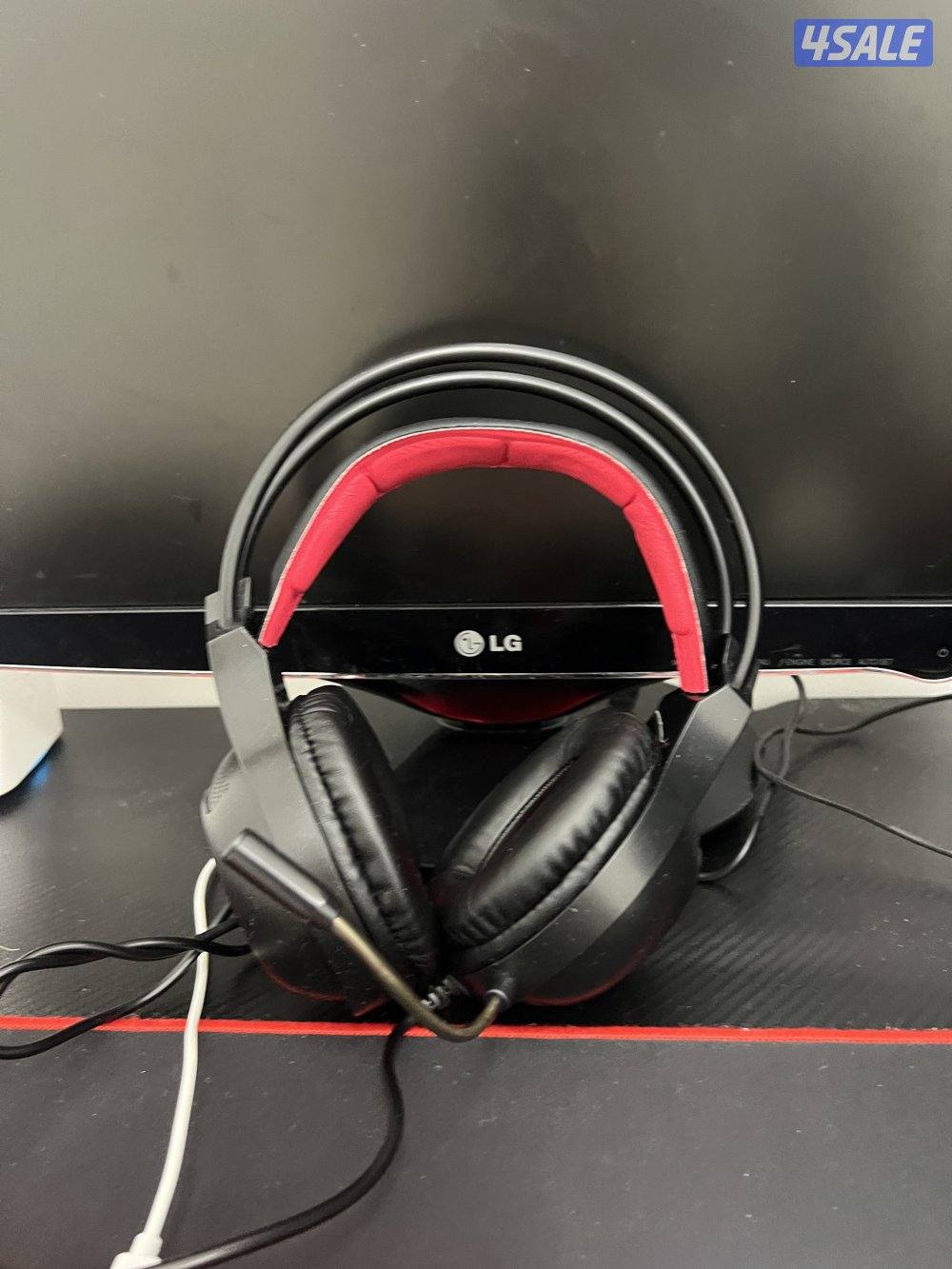 للبيع بي سي و شاشه و كيبورد و ماوس و ماوس باد للتواصل واتساب3