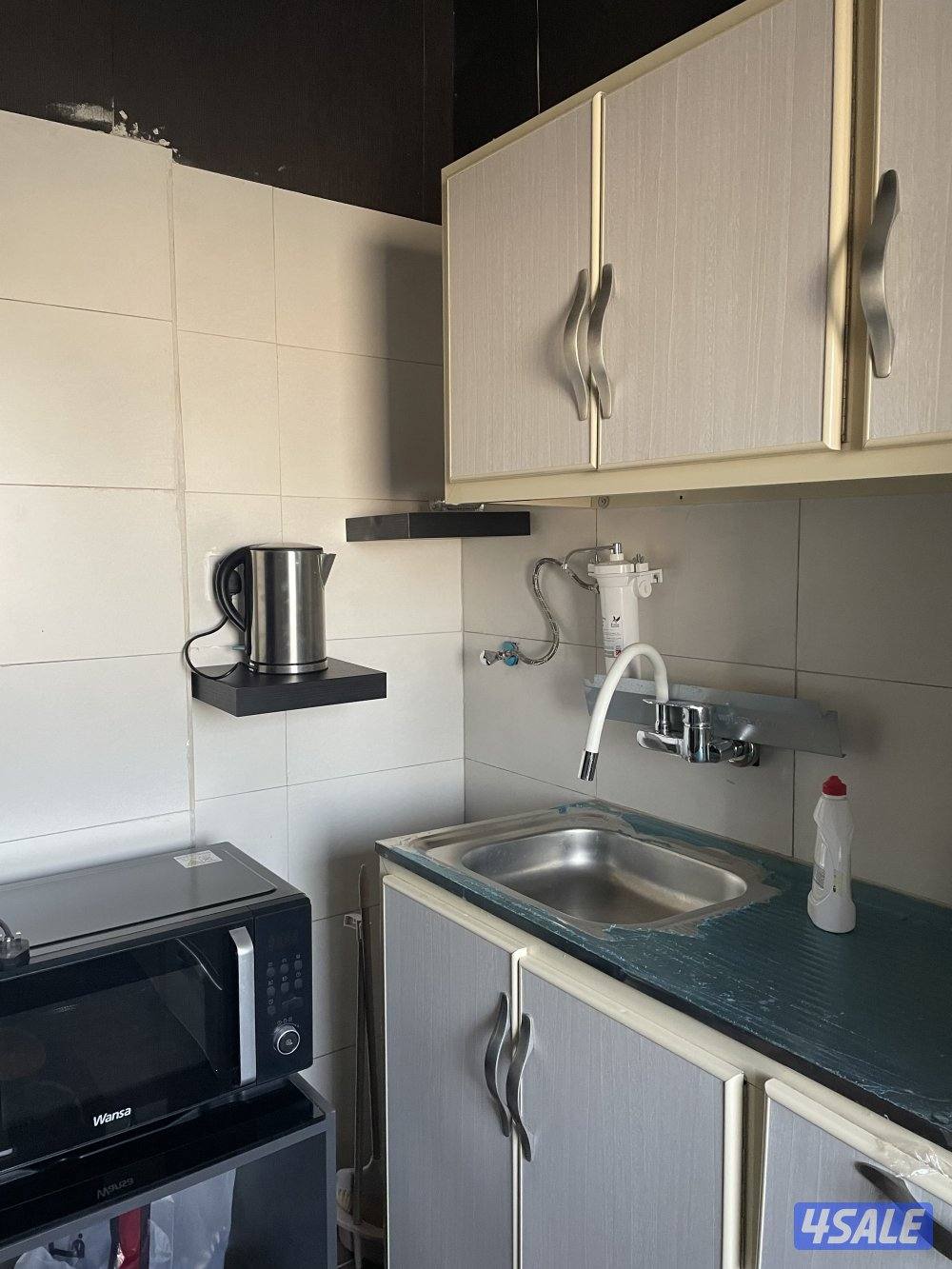 للبيع شقة غرفة وصالة بالسالمية شارع قطر9