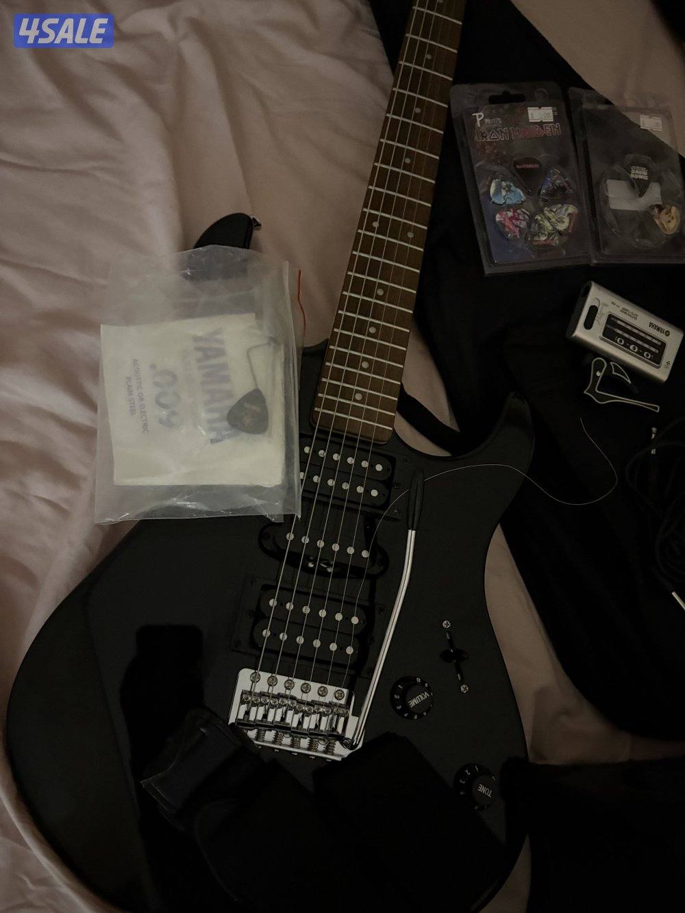 جيتار كهربائي وجيتار كلاسيك بعرض لا يطوف 🎸0