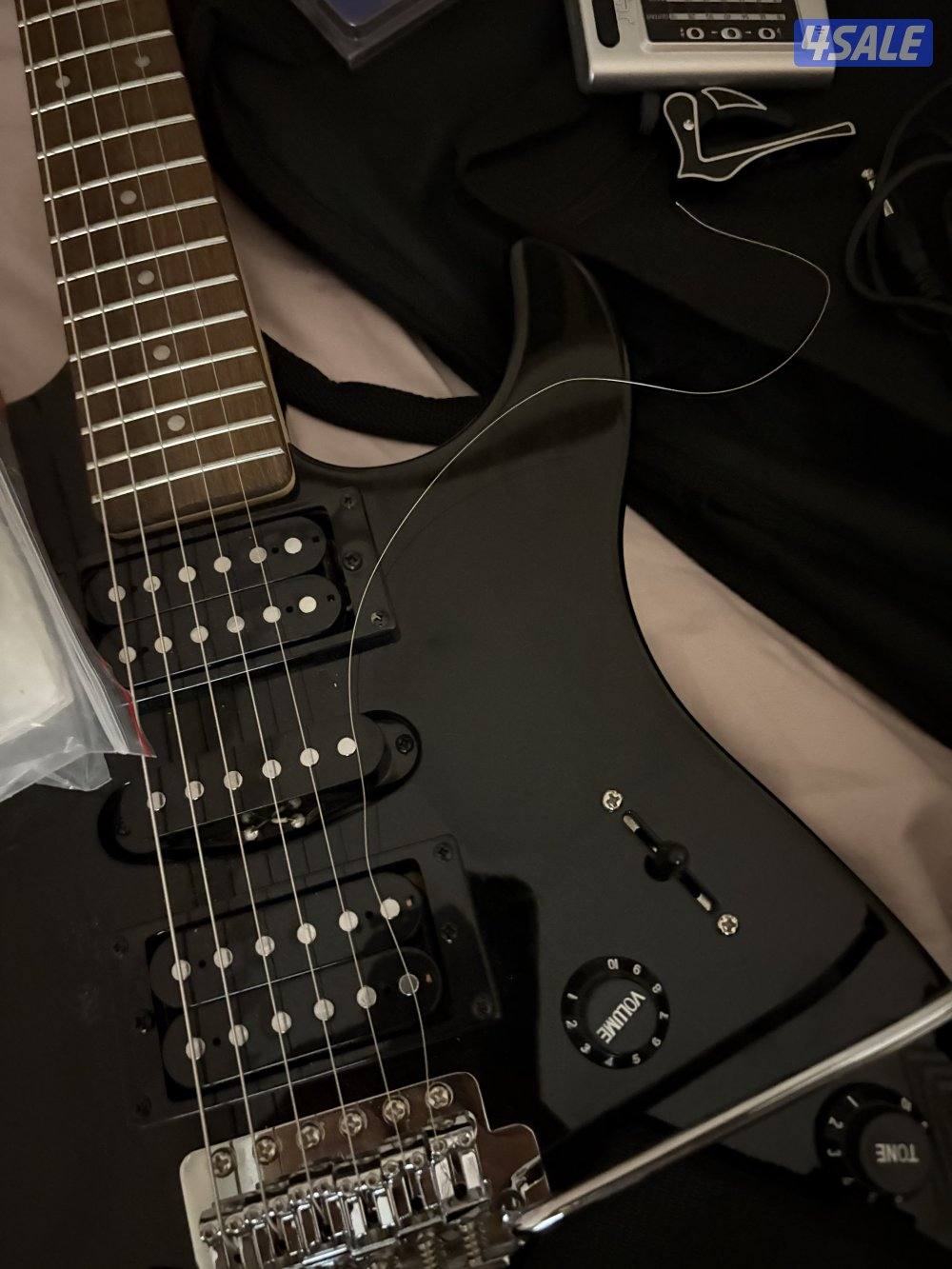 جيتار كهربائي وجيتار كلاسيك بعرض لا يطوف 🎸3