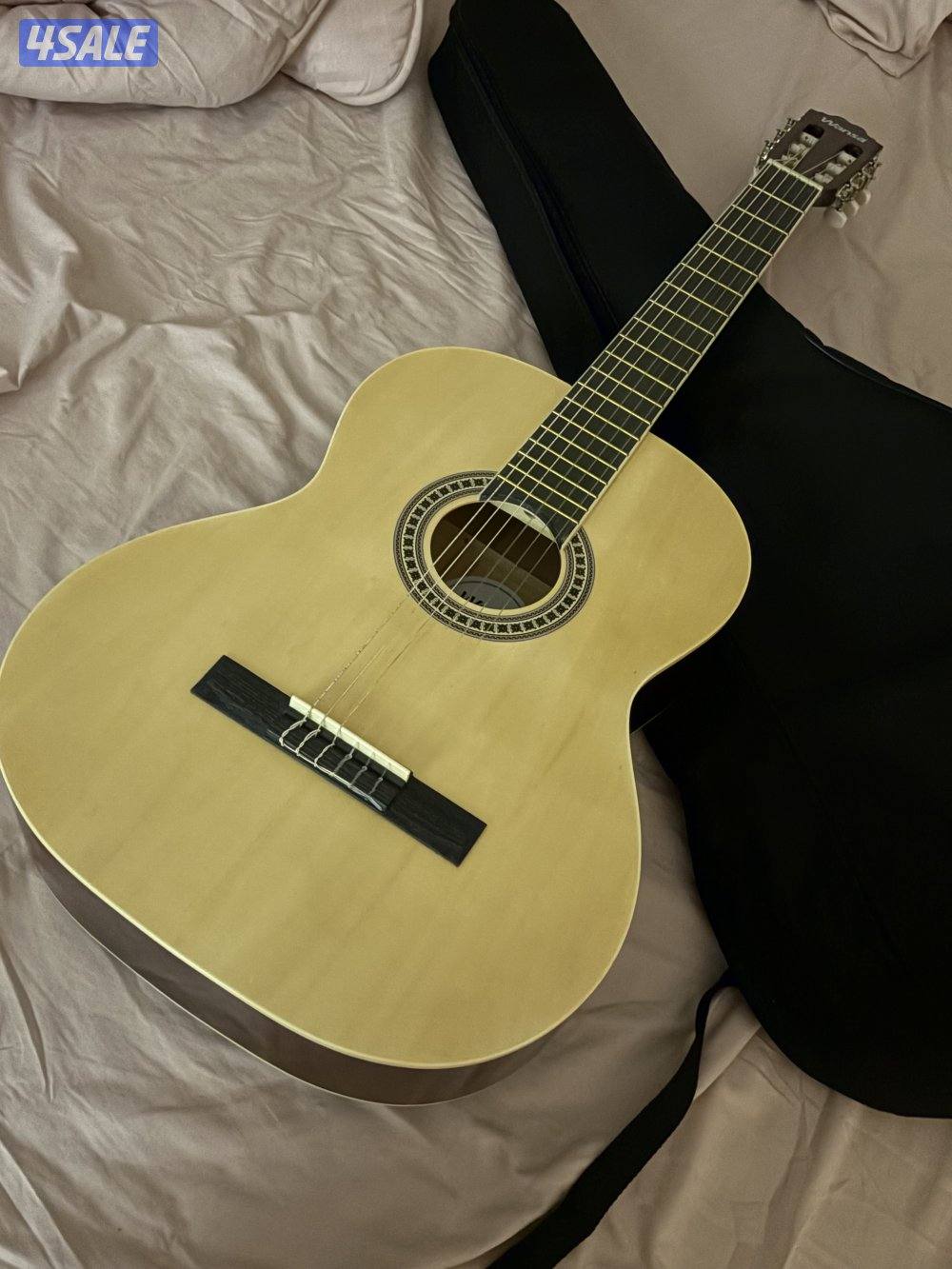 جيتار كهربائي وجيتار كلاسيك بعرض لا يطوف 🎸6