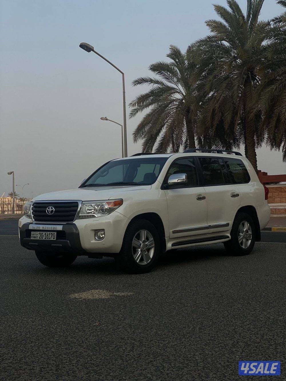 للبيع تويوتا لاند كروزر GXR موديل 20120