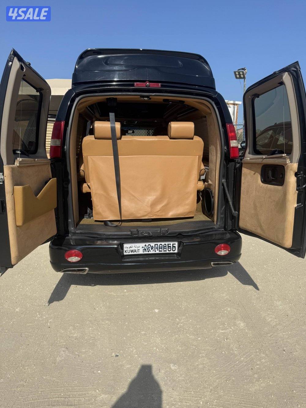 للبيع فان اللون اسود20131