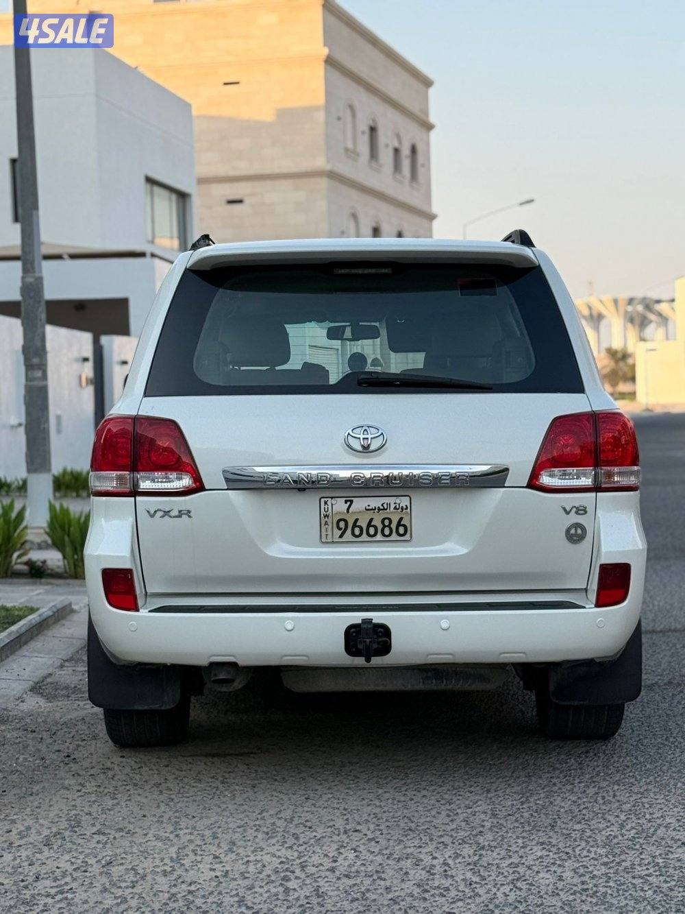 لاند كروزر VX-R4