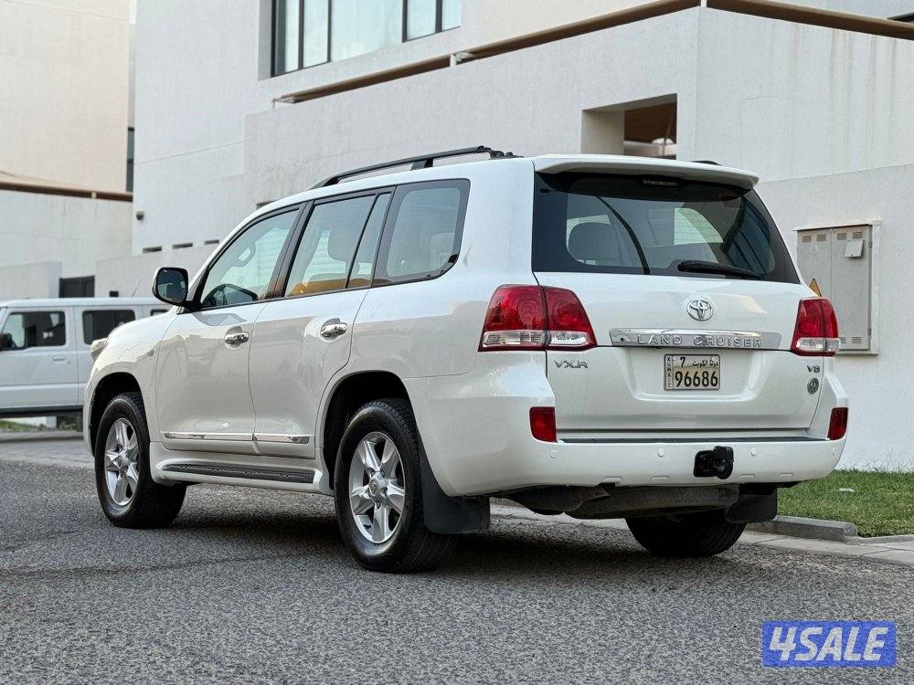 لاند كروزر VX-R5