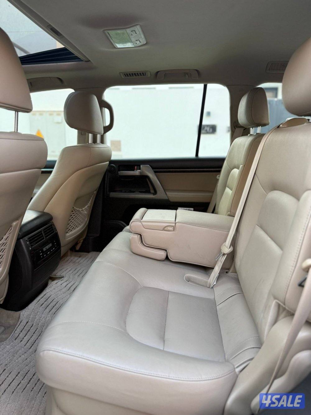 لاند كروزر VX-R8