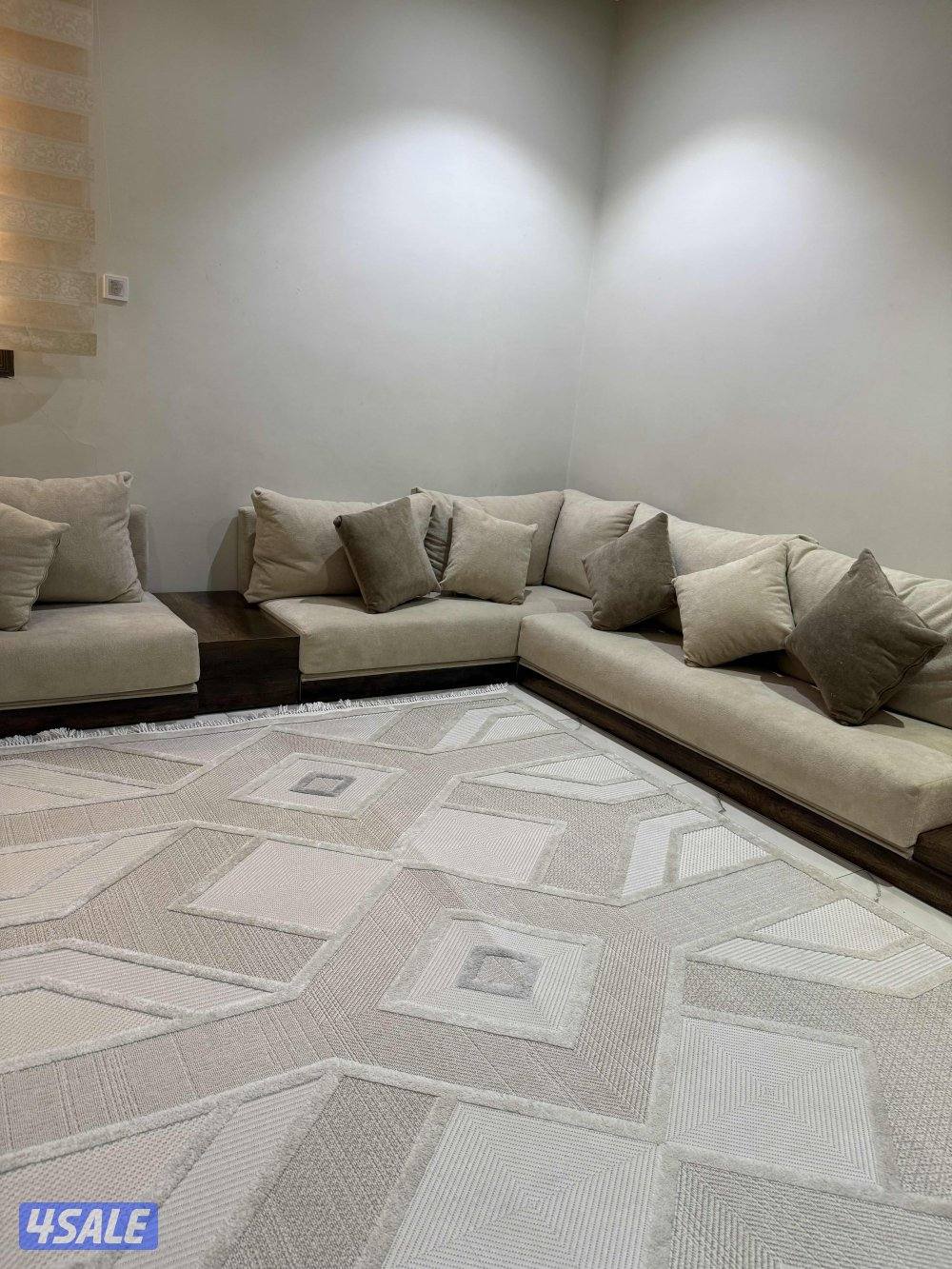 جلسه ارضيه من كاكولي استعمال شهر4