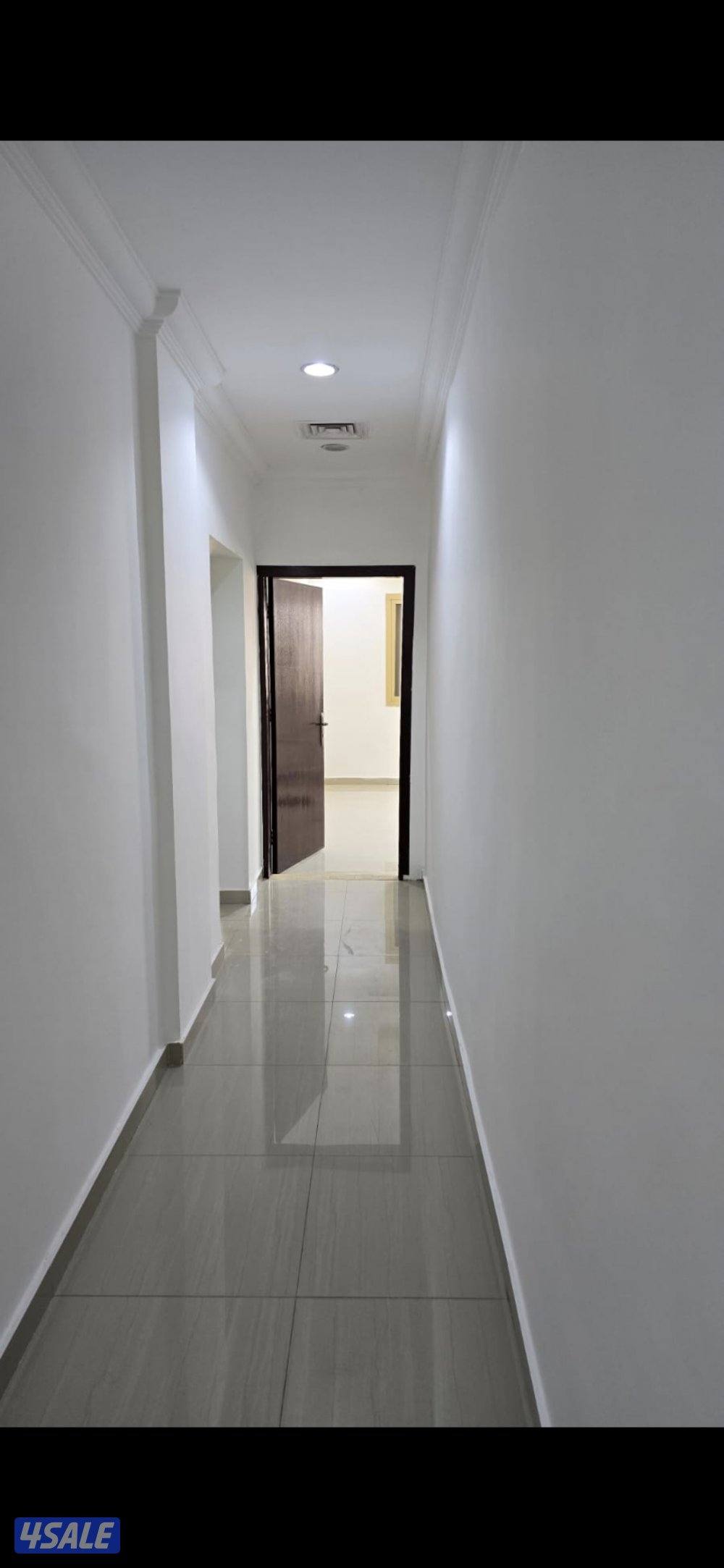 يوجد شقتين متقابلتين ٣ غرف و صالة في جابر الأحمد قريبه جدا من الخدمات1