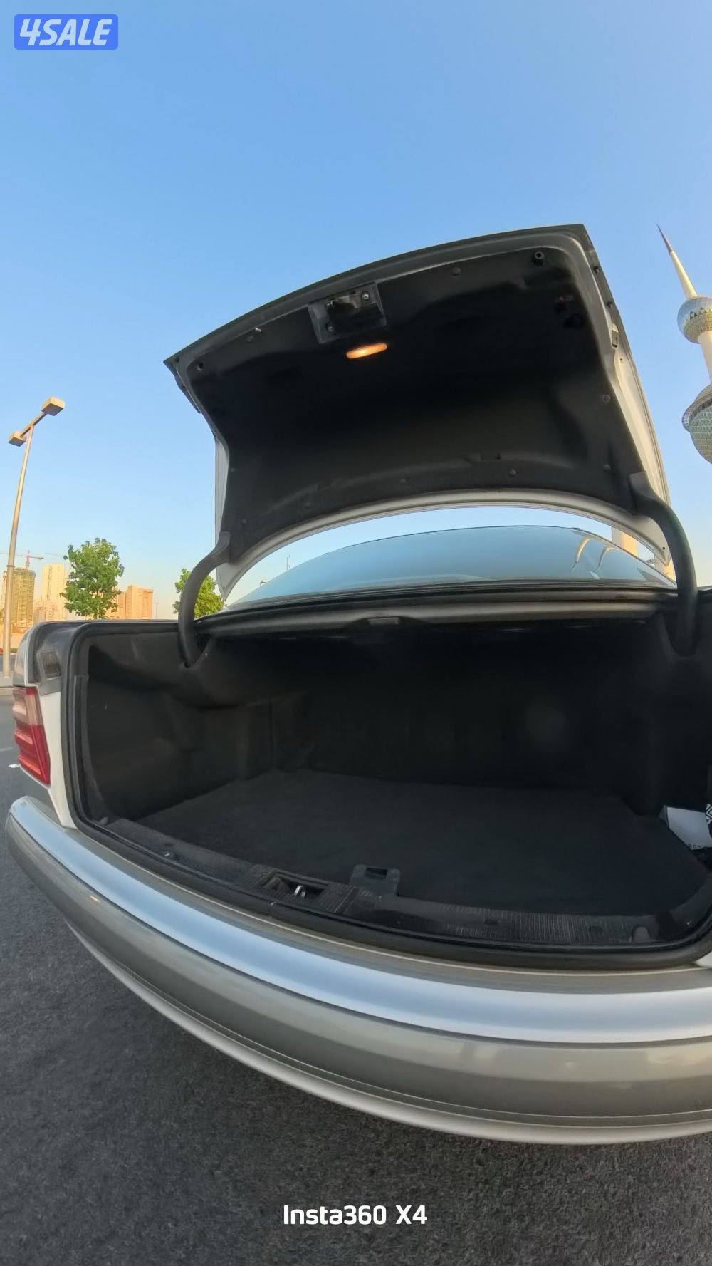 Mercedes-Benz E240 (Classic) – 200210