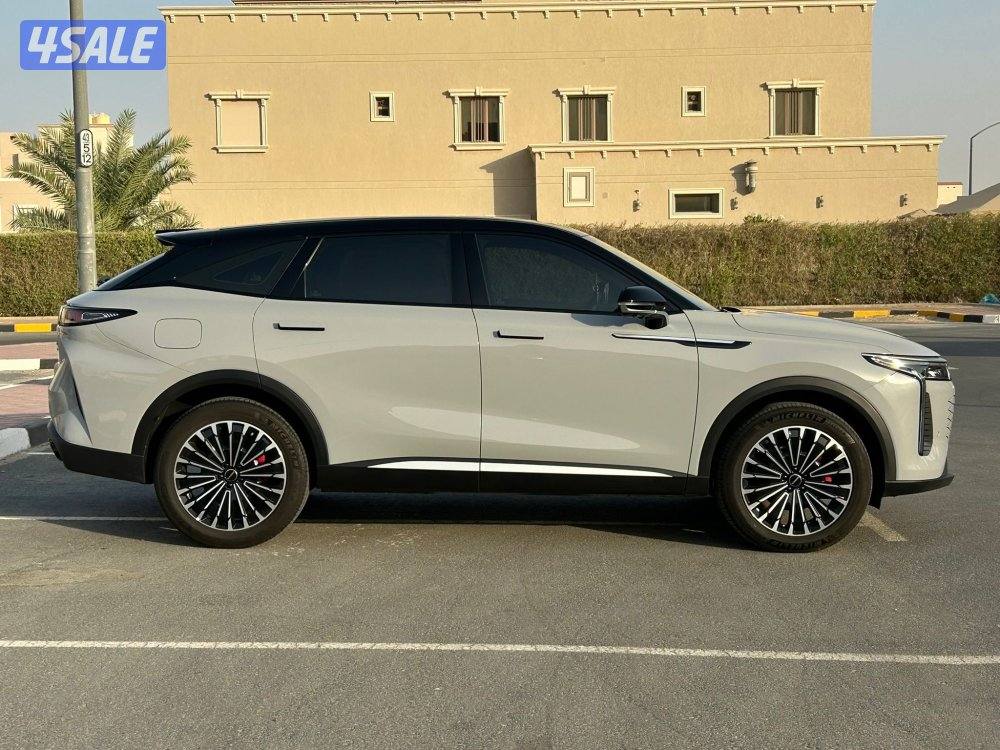 بريميوم RX400T موديل 2025 ماشي 9 آلاف وكاله4