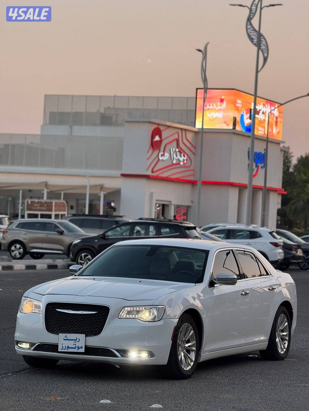 للبيع كرايزلر 300 موظيل ٢٠١٩1