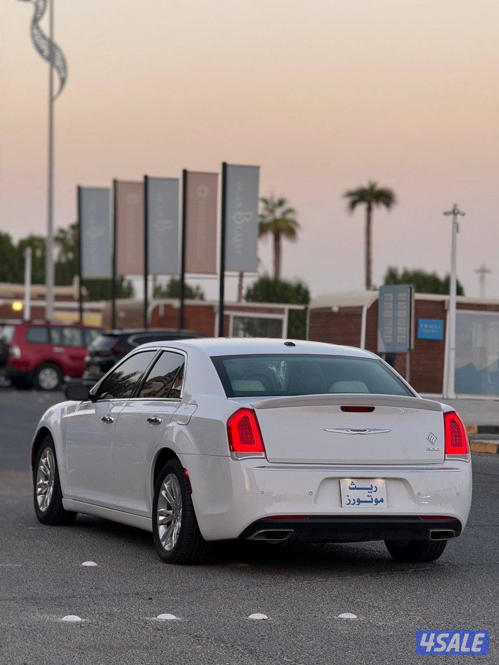 للبيع كرايزلر 300 موظيل ٢٠١٩3