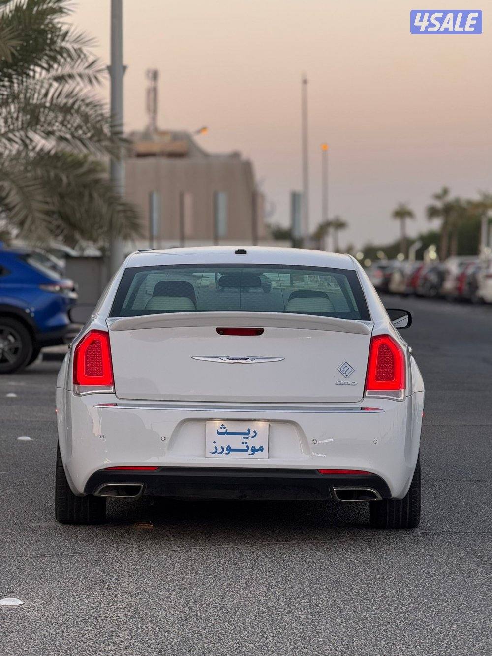 للبيع كرايزلر 300 موظيل ٢٠١٩4