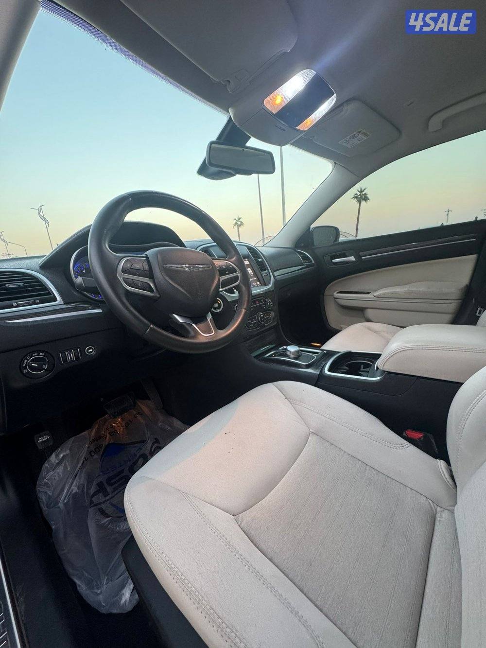 للبيع كرايزلر 300 موظيل ٢٠١٩5