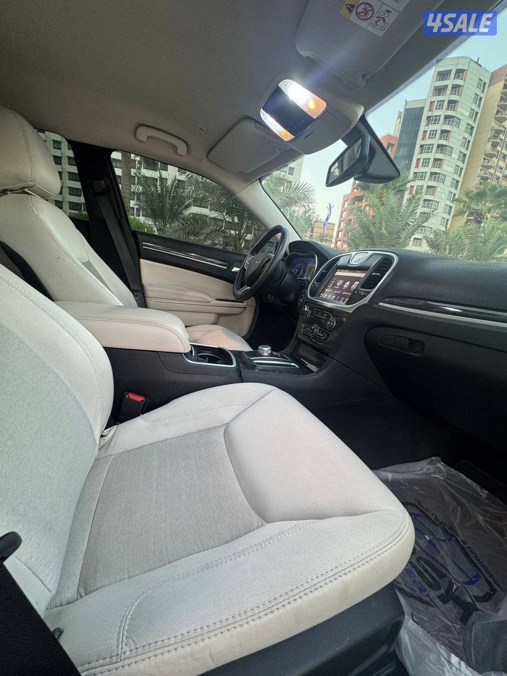 للبيع كرايزلر 300 موظيل ٢٠١٩6