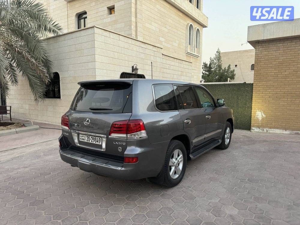 للبيع لكزس LX570 موديل 20124