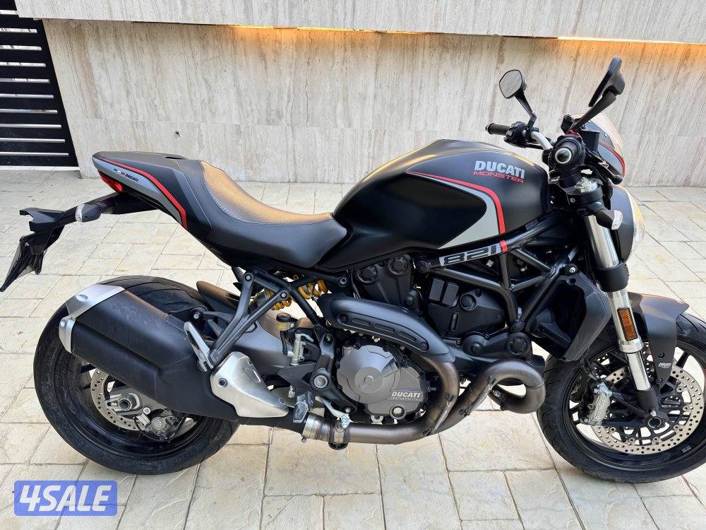 2019 Ducati Monster 821 Dark – 12,388 km2
