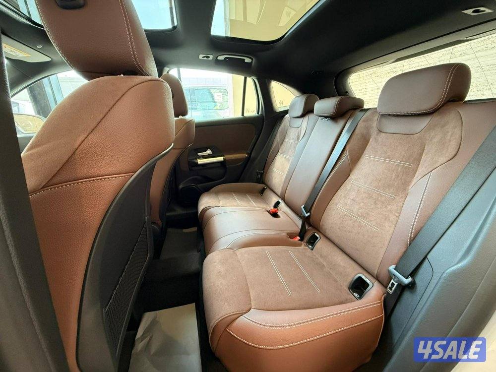 Mercedes GLA 200 / 13 L / 4 Cylinder7