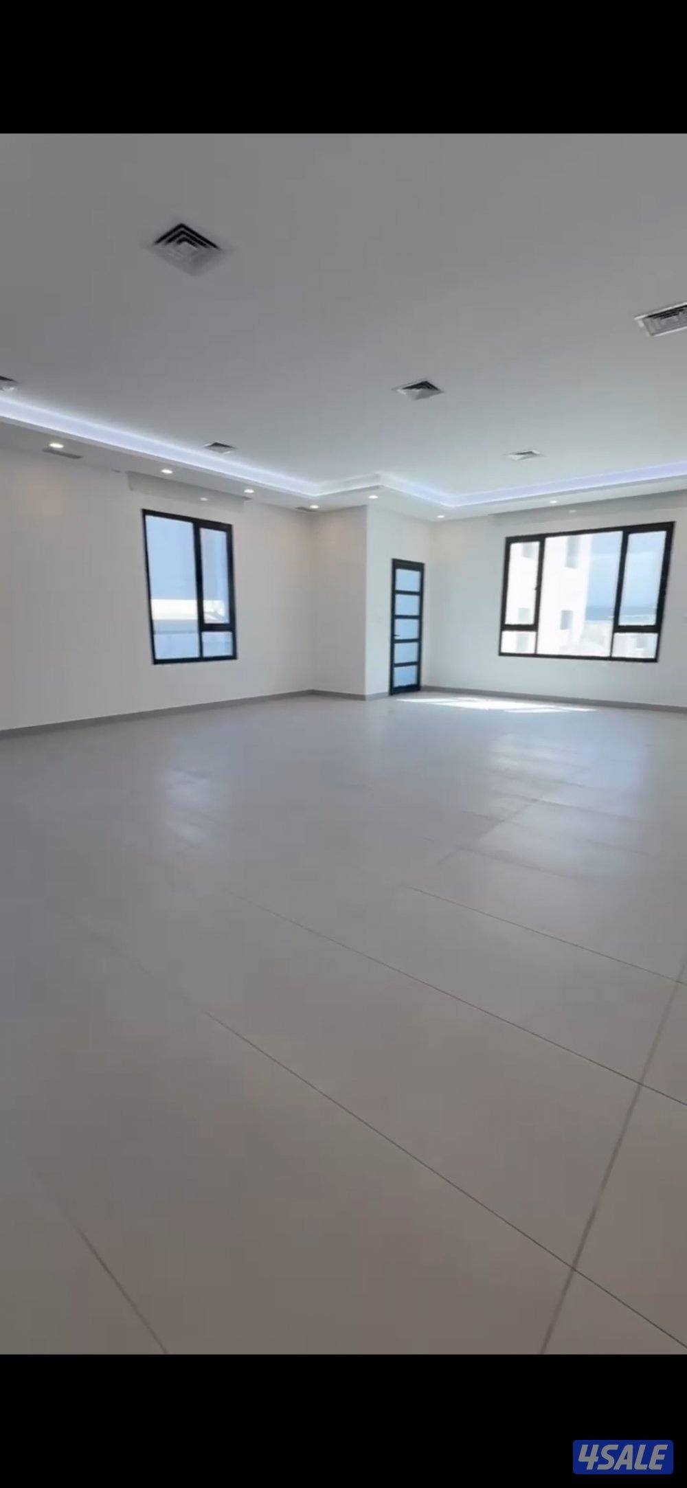 للإيجار دوار ارضي ٤ غ ماستر وصاله ومطبخ غ خاادمه غ غسيل مدخل ومخرج سهل0