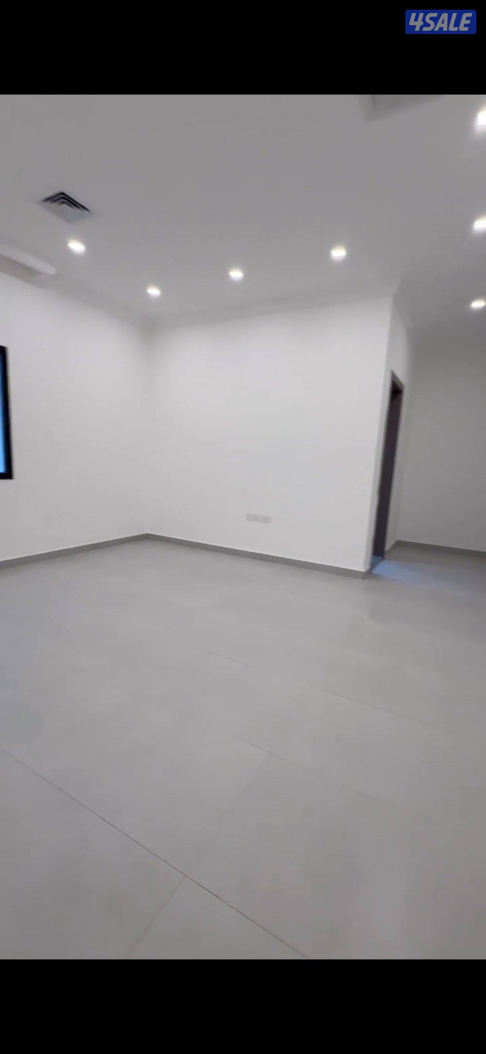 للإيجار دوار ارضي ٤ غ ماستر وصاله ومطبخ غ خاادمه غ غسيل مدخل ومخرج سهل5