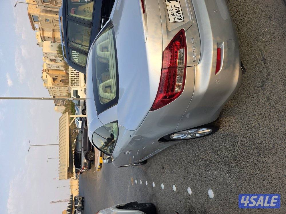 لكزس is300c موديل ٢٠١٠1
