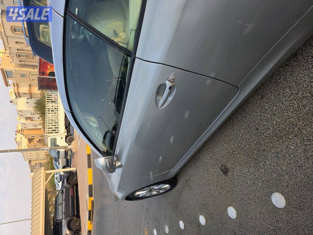 لكزس is300c موديل ٢٠١٠2