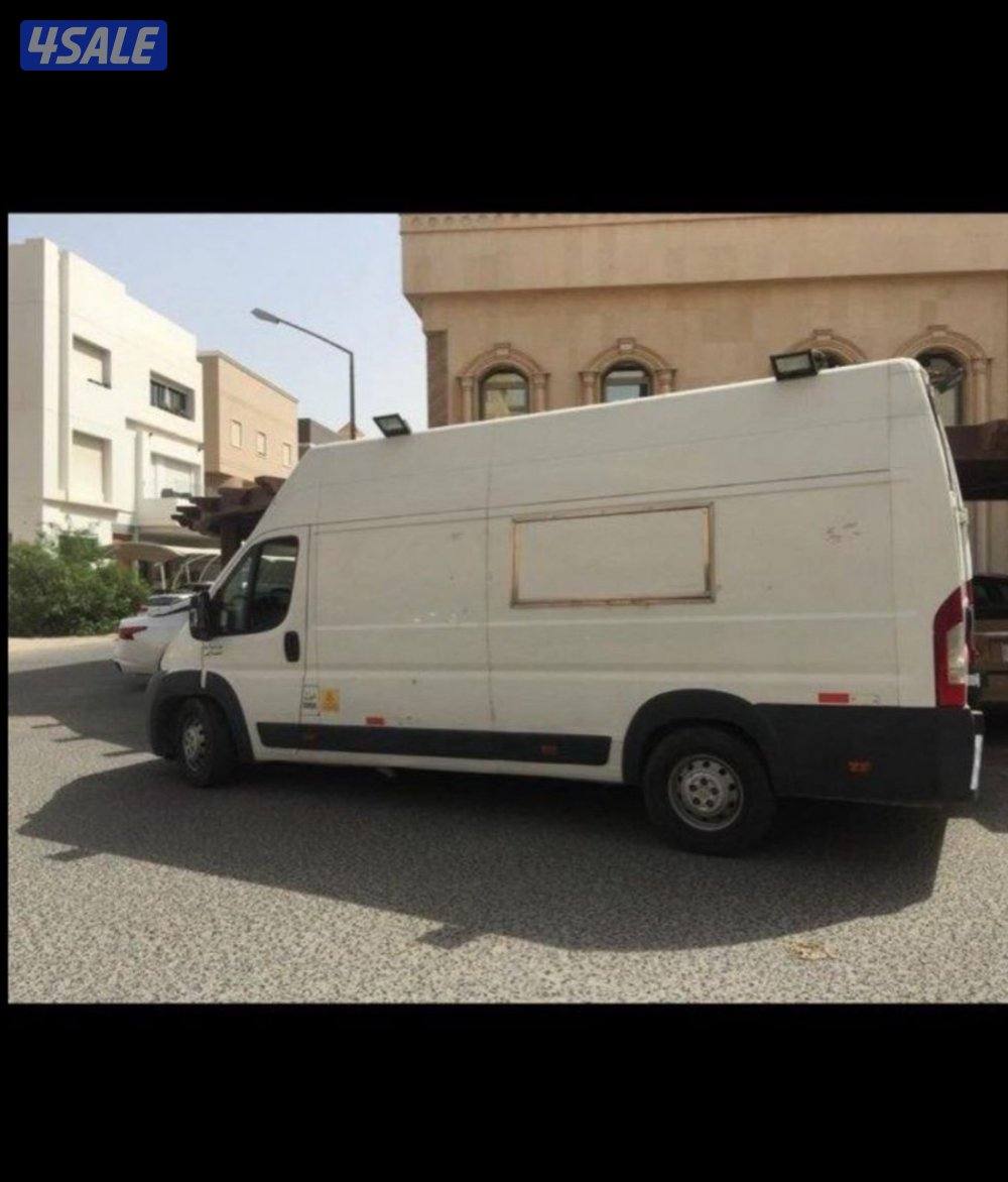 للاجار/ ضمان  عربه متنقله يوجد عليها رخصه مأكولات ومشروبات0