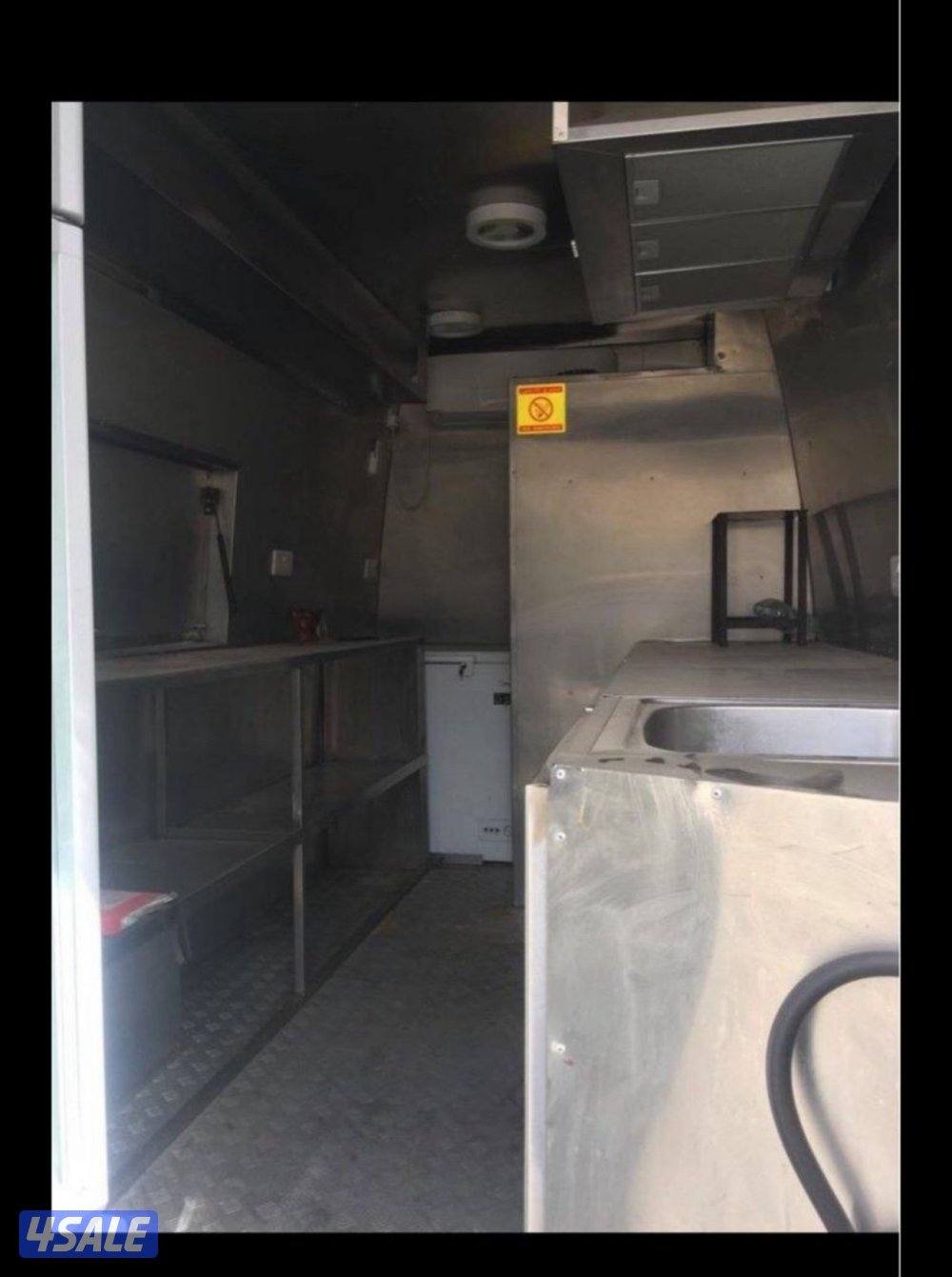 للاجار/ ضمان  عربه متنقله يوجد عليها رخصه مأكولات ومشروبات1