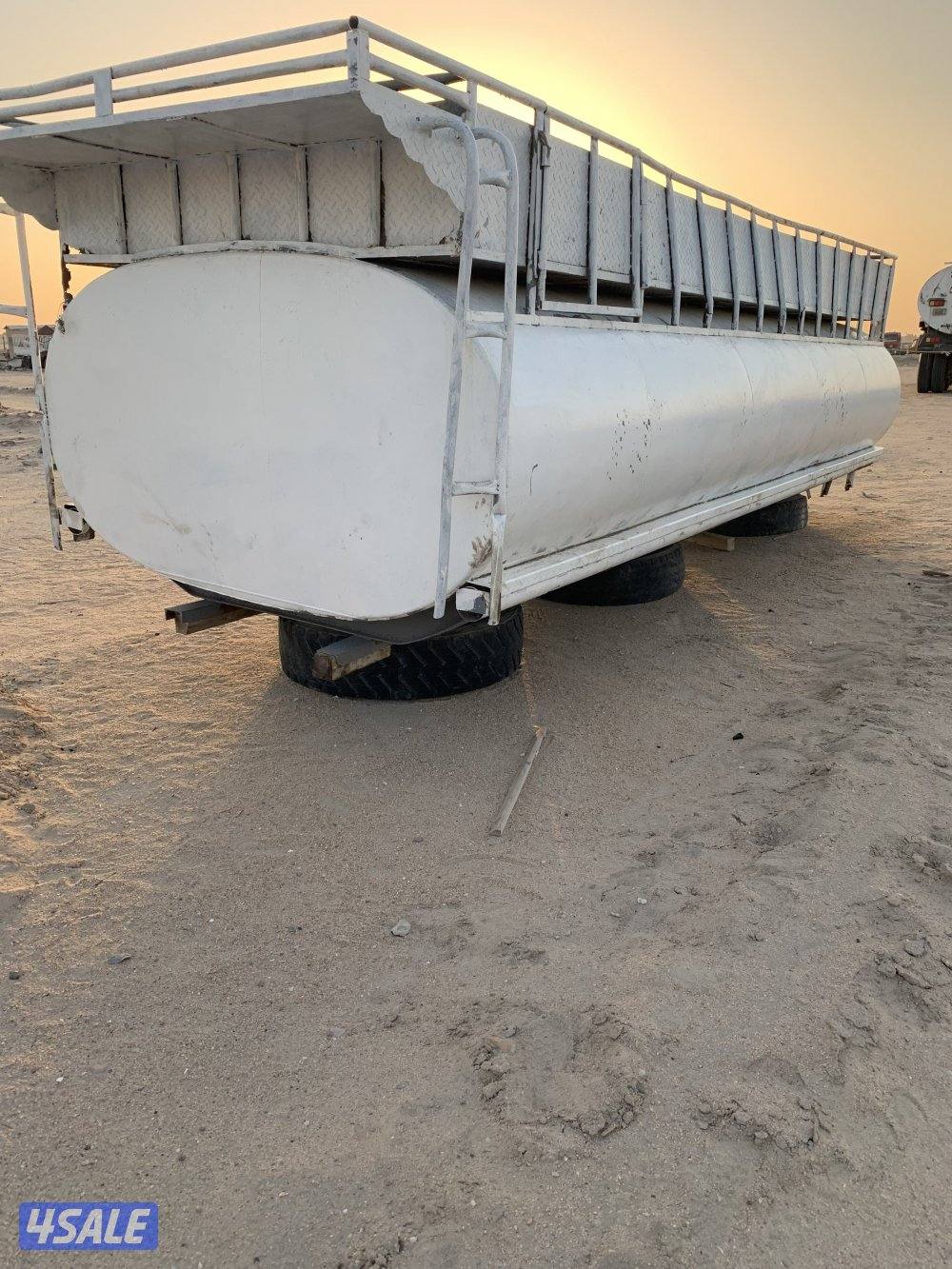 تانكي تنكر حجم٢٨٠٠ قلن طول ٦متر يحتاج بعض التصليحات فيه ماي صافي0