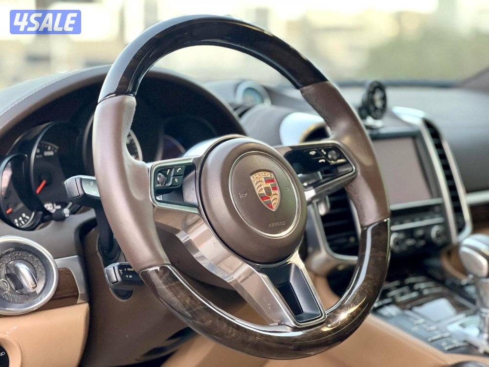 كايين GTS بحالة ممتازه عداد ١٢٤ الف موديل ٢٠١٦7