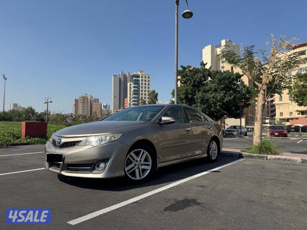 للبيع كامري GLX موديل 2013 ماشي وارد الساير كامل المواصف0