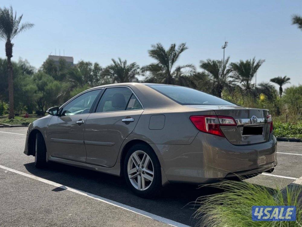 للبيع كامري GLX موديل 2013 ماشي وارد الساير كامل المواصف8