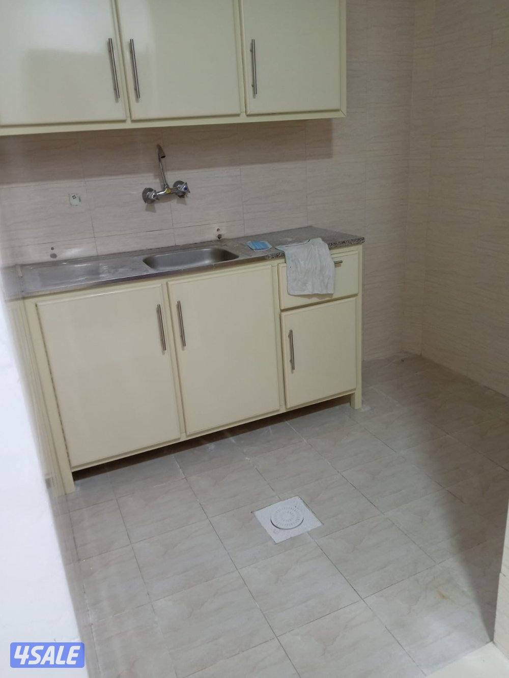 شقة غرفة وصاله  للايجار. قريب م الحهراء Flat  close to hosp2