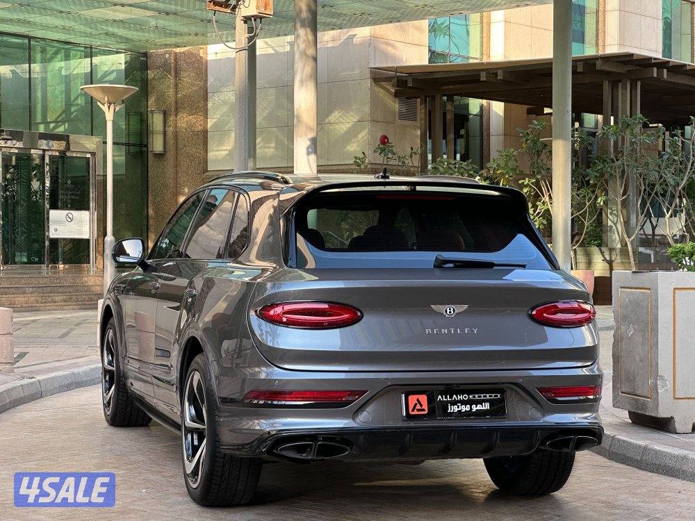بنتليBENTAYAG S V8موديل2024 عداد5الاف وارد الزياني تحت الكفاله+الصيانه2
