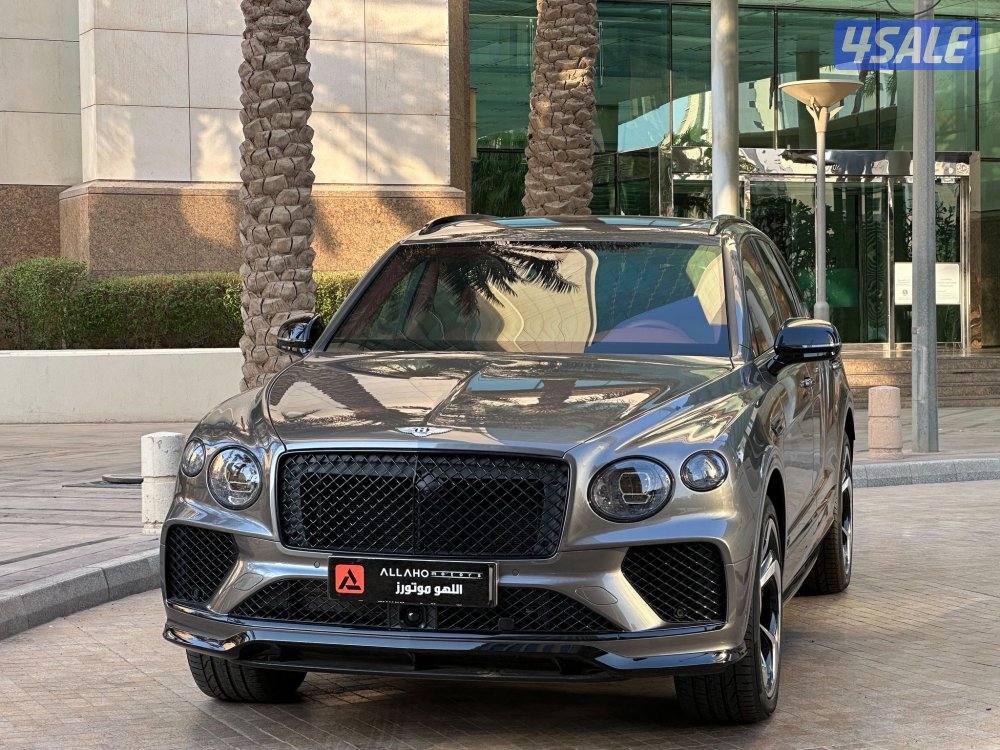 بنتليBENTAYAG S V8موديل2024 عداد5الاف وارد الزياني تحت الكفاله+الصيانه1