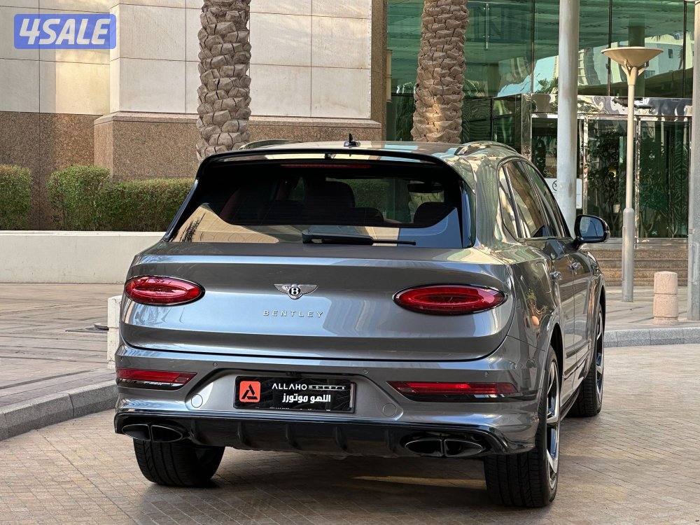 بنتليBENTAYAG S V8موديل2024 عداد5الاف وارد الزياني تحت الكفاله+الصيانه3