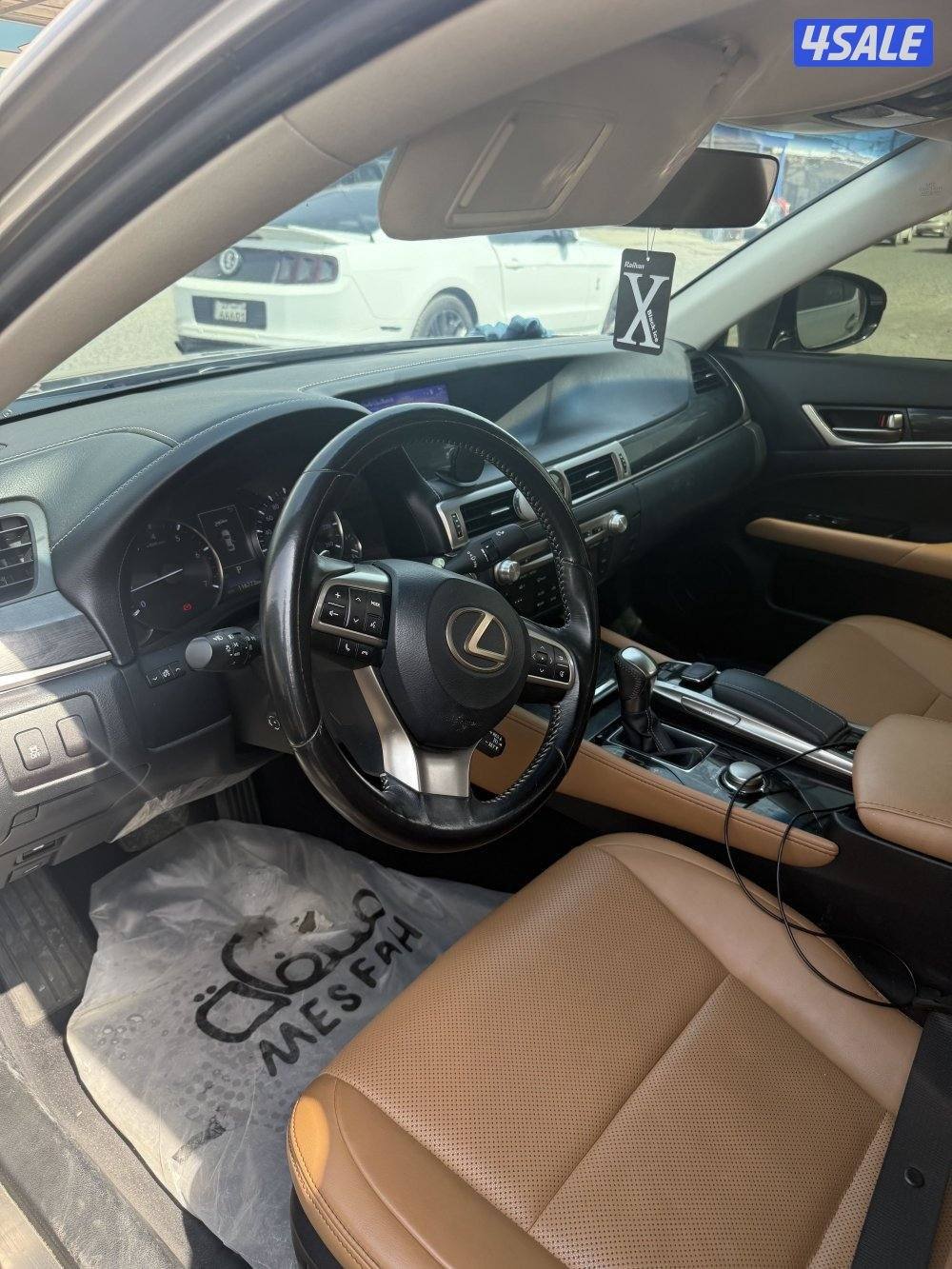 للبيع لكزز Gs300 موديل 20184