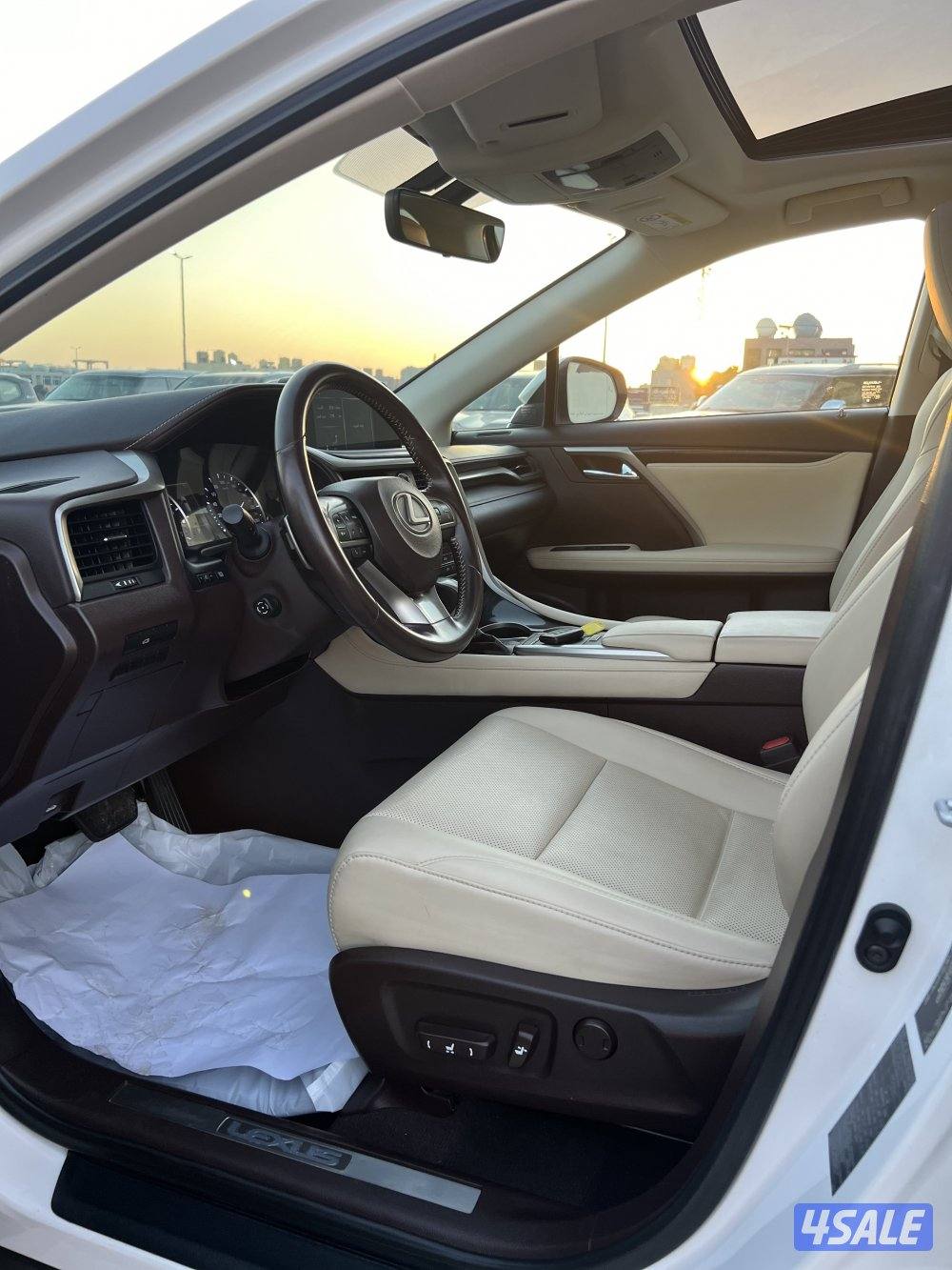 للبيع لكزس 2020 V6 RX3509