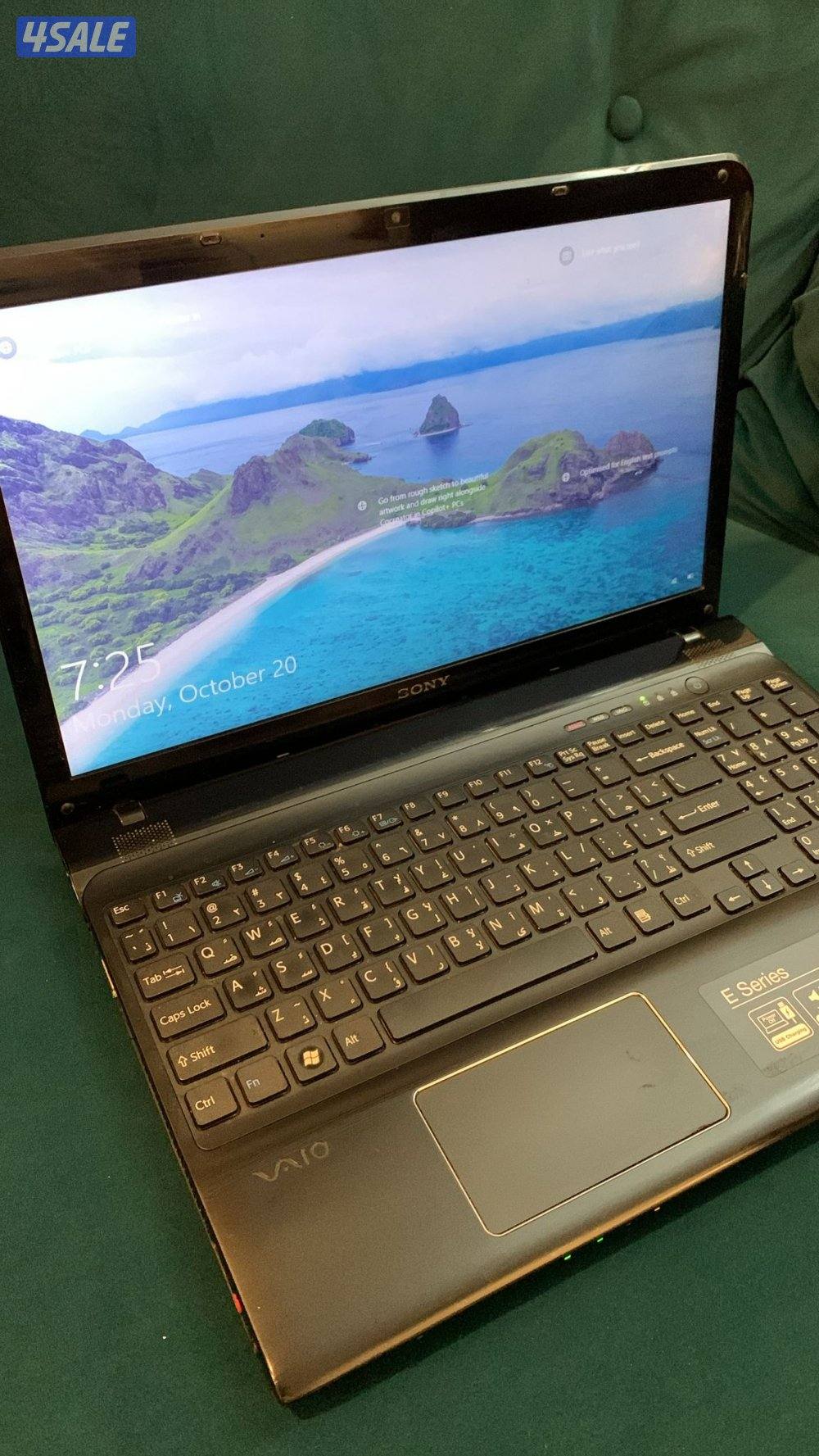 English: Sony Vaio Core i5 Laptop – 17” Screen – Like New1