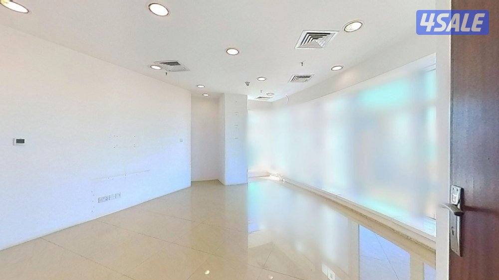 متوفر مكتب تجاري في برج كتير راقي بموقع متميز بالقبله ، المساحه ١٠٥م2
