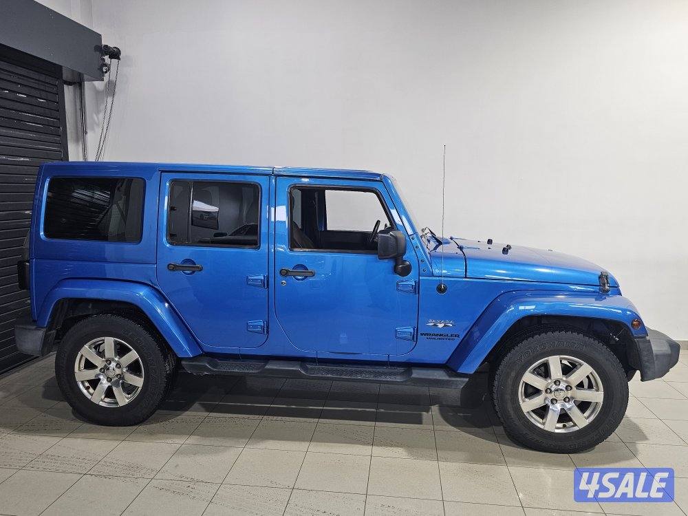 Jeep Wrangler Sahara0