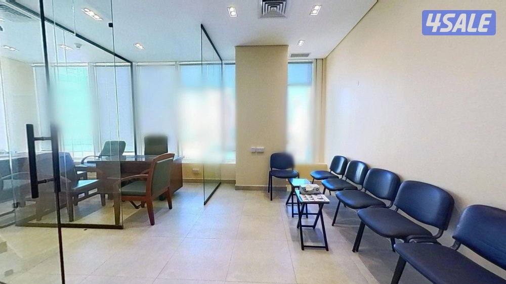 متوفر مكتب تجاري في برج كتير راقي بموقع متميز بالقبله ، المساحه ٦٥ م0